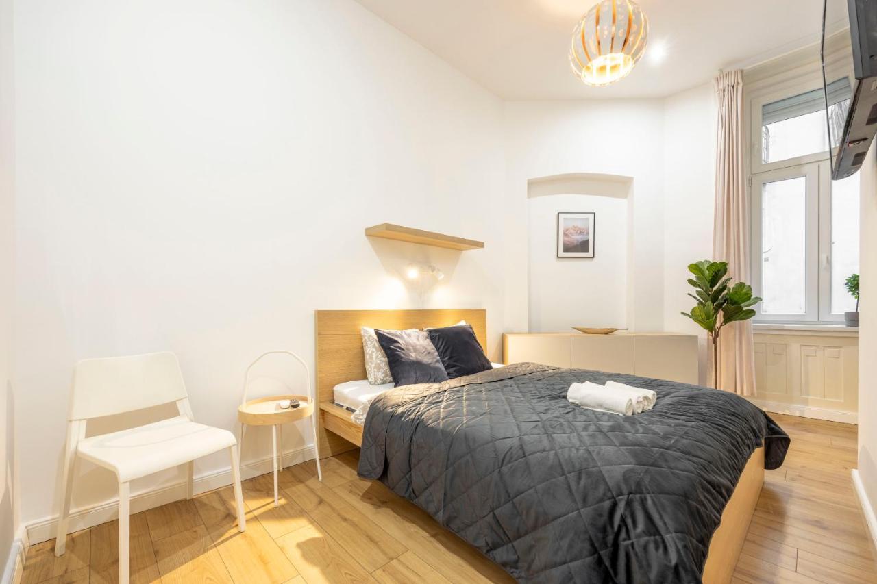 Central Grand Apartment With 5Bedrm 2Bathroom Budapeste Exterior foto