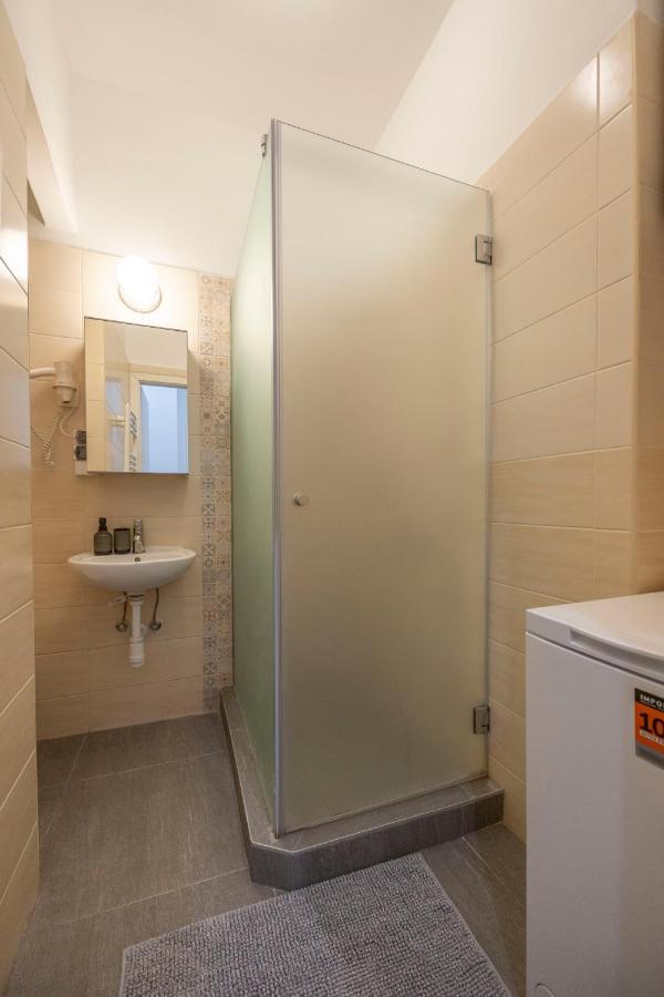 Central Grand Apartment With 5Bedrm 2Bathroom Budapeste Exterior foto