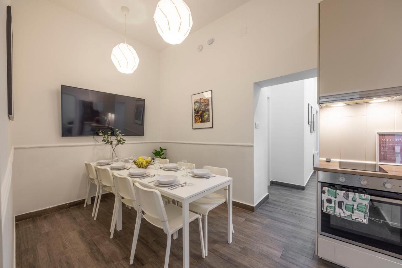 Central Grand Apartment With 5Bedrm 2Bathroom Budapeste Exterior foto